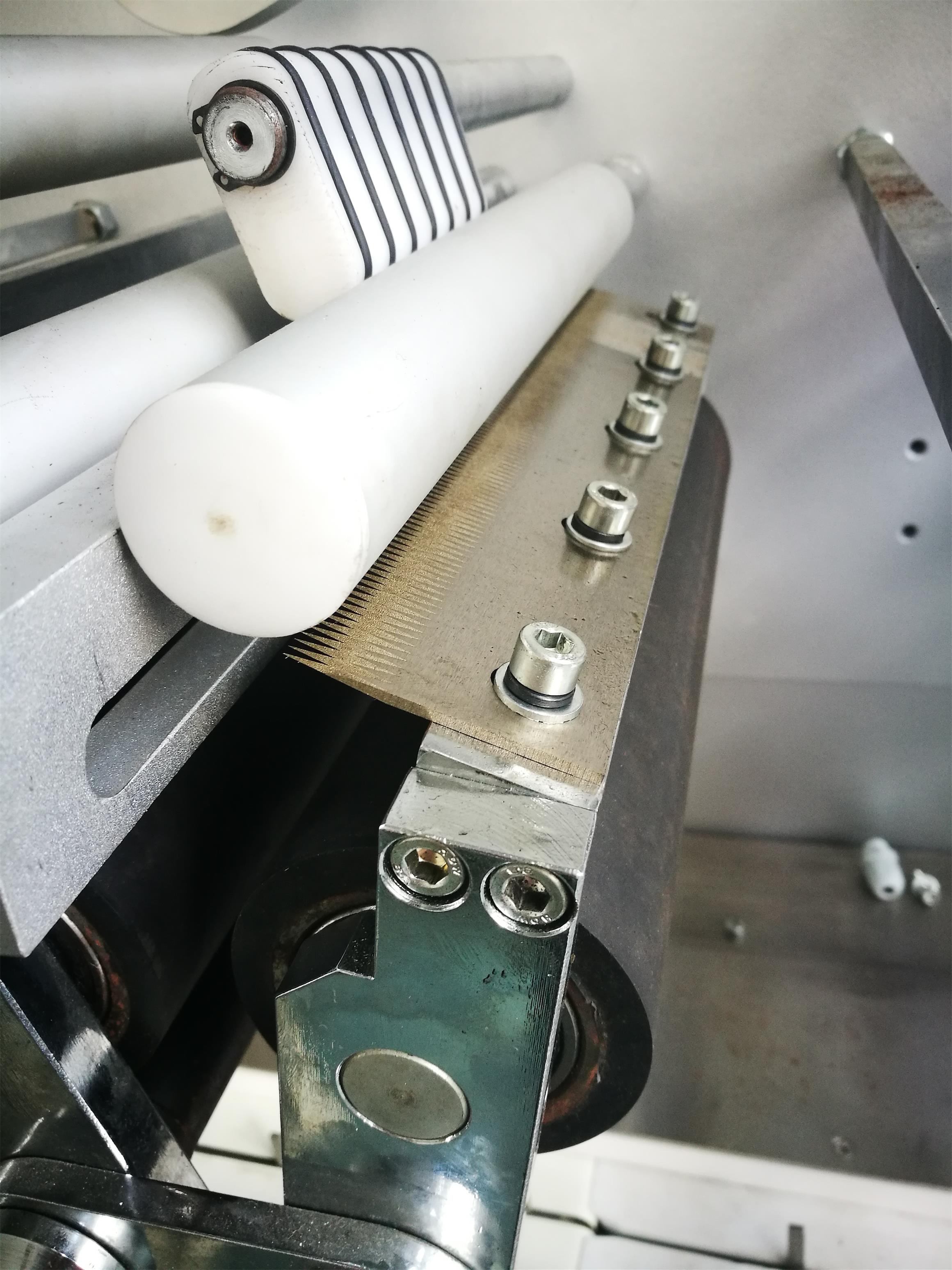 Автоматический сплайсинг зигзаговый нож