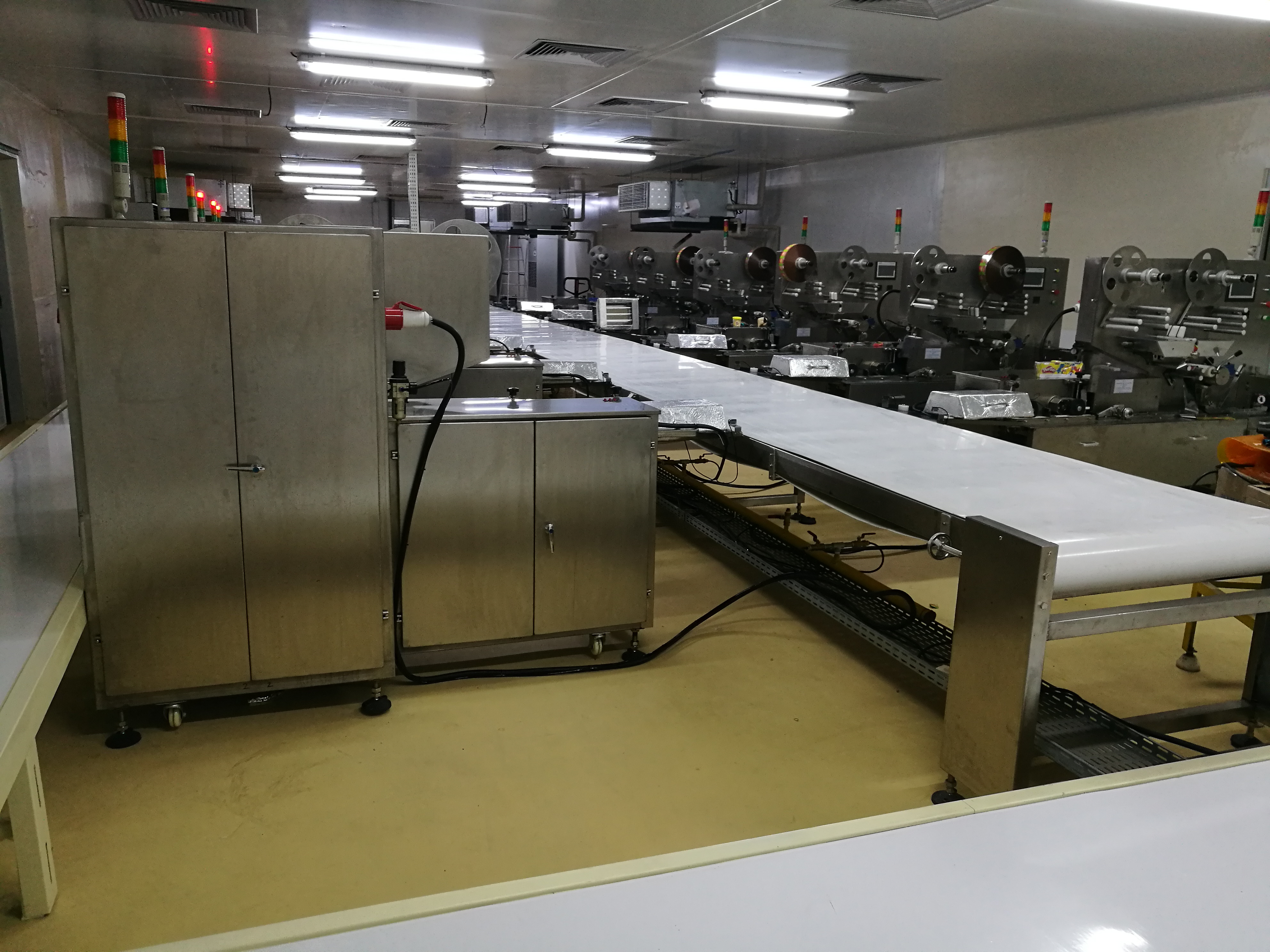 Упаковочная машина вырезать и обернуть (1)