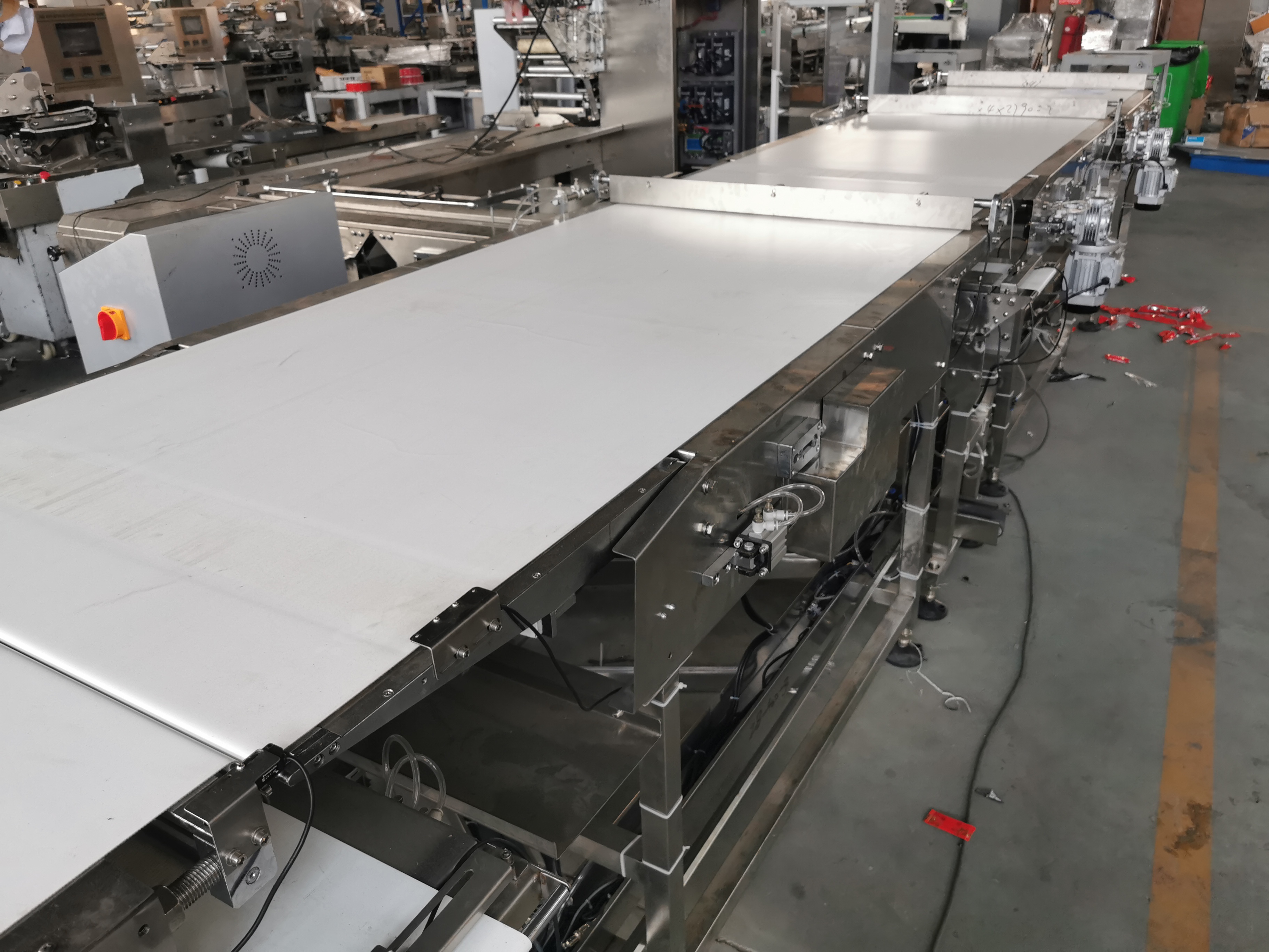 Транспортный конвейер